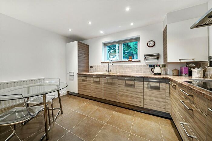 2 Bedroom Flat For Sale In Albemarle Road, Beckenham, BR3