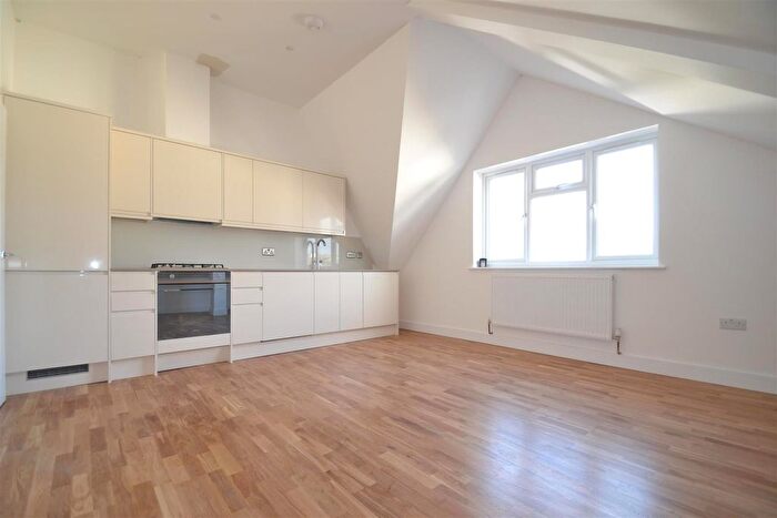 1 Bedroom Flat To Rent In Endsleigh Road, Top Floor Landing, Merstham, RH1