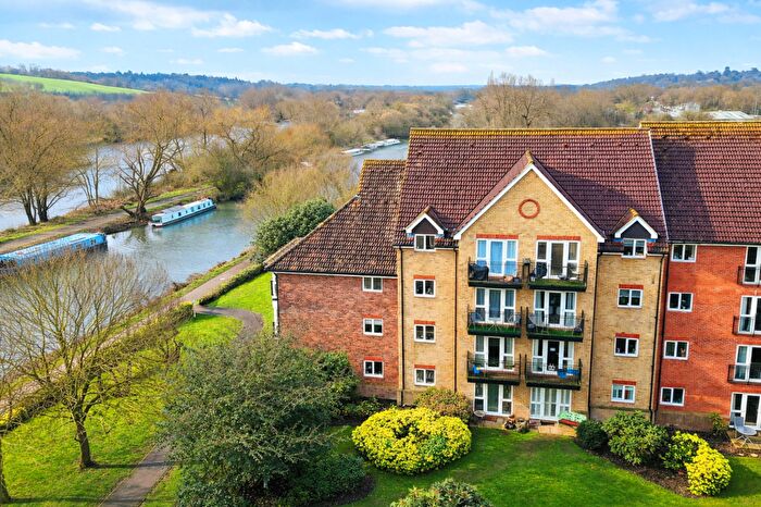 2 Bedroom Flat For Sale In Crane Mead, Ware, SG12