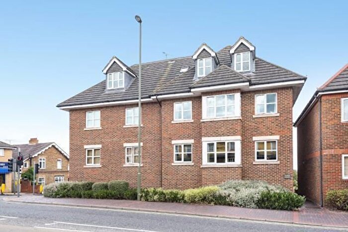 2 Bedroom Flat To Rent In Knaphill, Woking, GU21