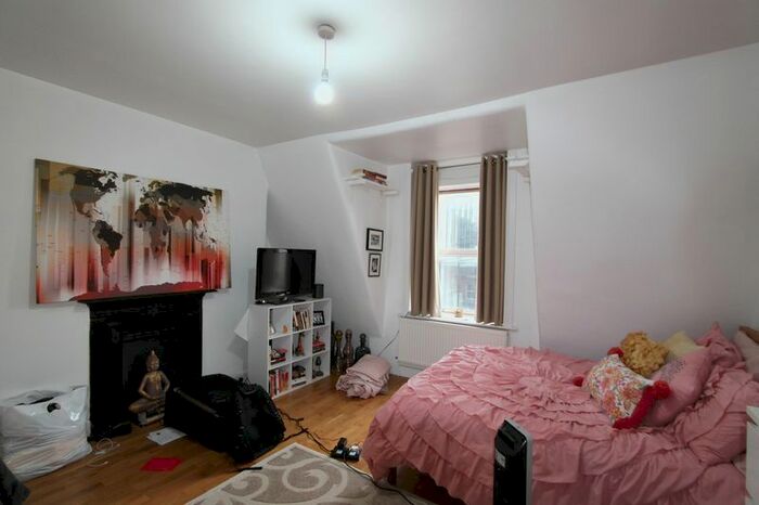 Studio To Rent In Fashion Street, London, E1