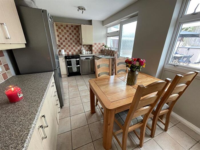 2 Bedroom End Terrace House For Sale In Park View, Crewkerne - Viewing Advised, TA18