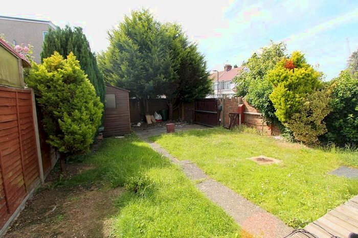 3 Bedroom End Of Terrace House To Rent In Evelyn Grove, Southall, UB1