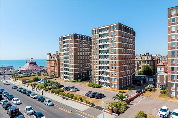 3 Bedroom Apartment For Sale In Grand Avenue, Hove, East Sussex, BN3
