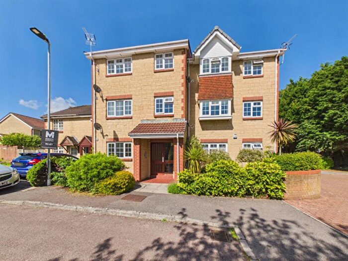 1 Bedroom Flat For Sale In Collett Close, Hanham, BS15