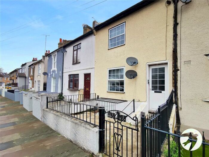 2 Bedroom Flat To Rent In Saunders Road, London, SE18