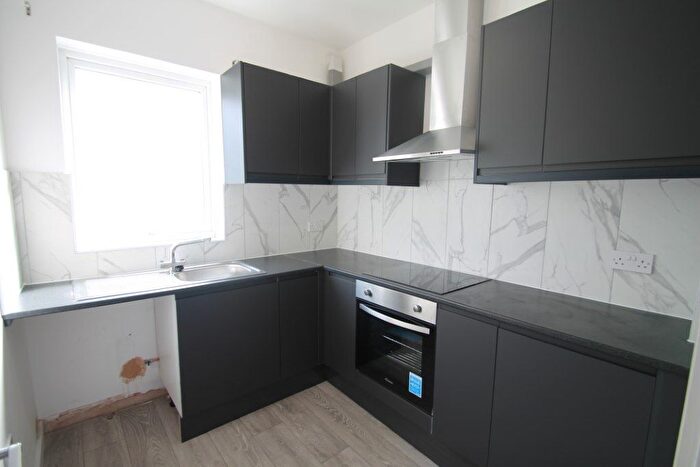 2 Bedroom Flat To Rent In Barrington Road, Manor Park, E12