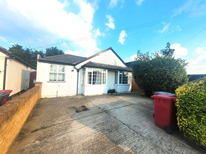 3 Bedroom House To Rent In Mead Way, Slough, SL1