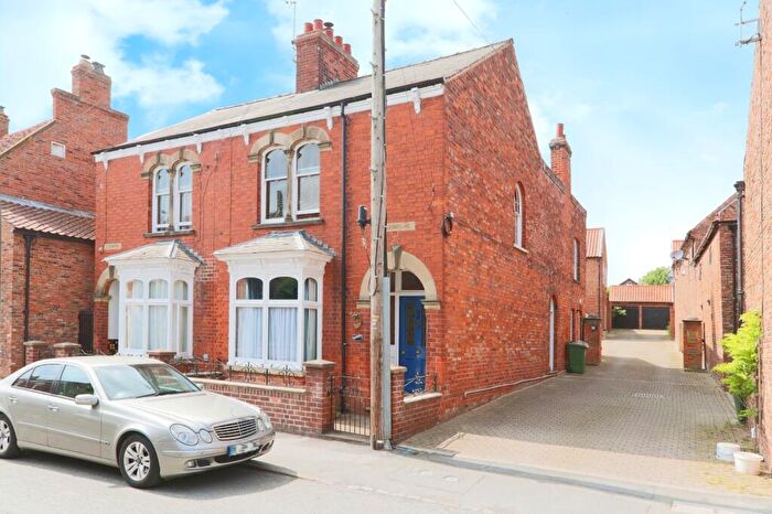 3 Bedroom Semi Detached House For Sale In High Street, Barrow-Upon-Humber, Lincolnshire, DN19