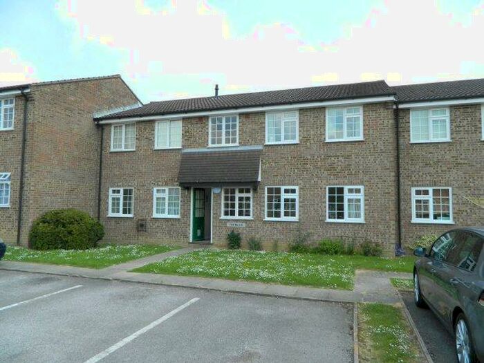 1 Bedroom Flat To Rent In Hazelhurst Crescent, Horsham, RH12