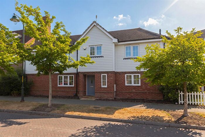 4 Bedroom Semi Detached House For Sale In Clearheart Lane, Kings Hill, ME19