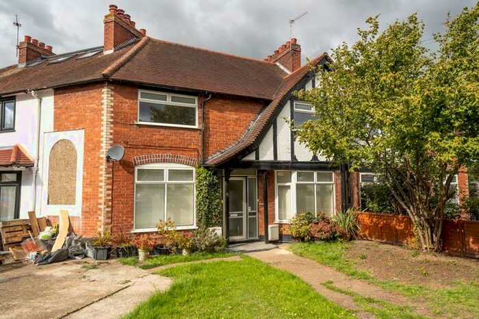 1 Bedroom Flat To Rent In Carlton Road, Walton-On-Thames, KT12