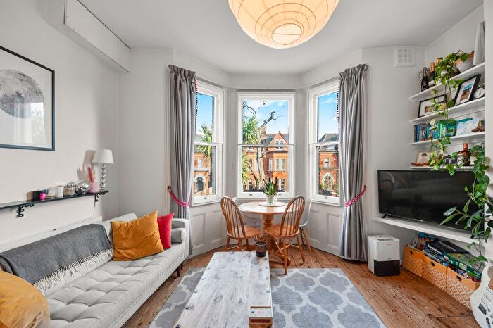 1 Bedroom Flat For Sale In Trinity Road, Wandsworth, SW18