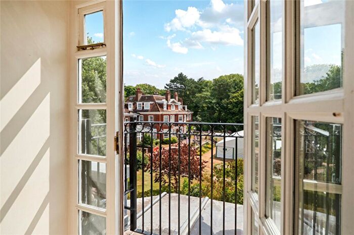 2 Bedroom Retirement Property For Sale In Ravens Court, Castle Village, Berkhamsted, Hertfordshire, HP4