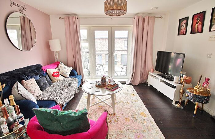 2 Bedroom Detached House For Sale In Saddleback Road, Waterlooville, PO7