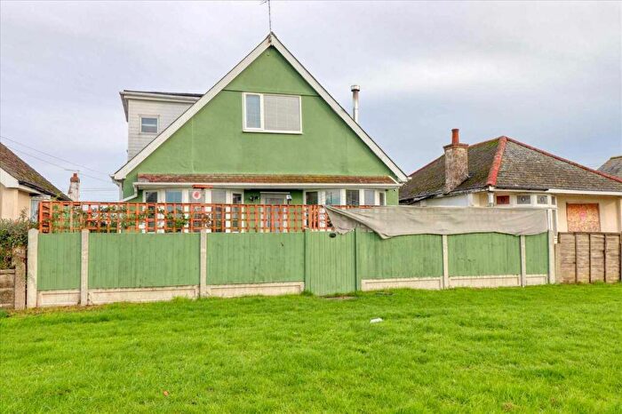 4 Bedroom Detached House For Sale In Golf Green Road, Jaywick, CO15