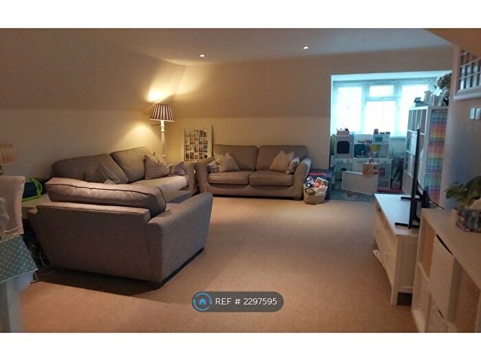2 Bedroom Maisonette To Rent In Elmfield Way, South Croydon, CR2