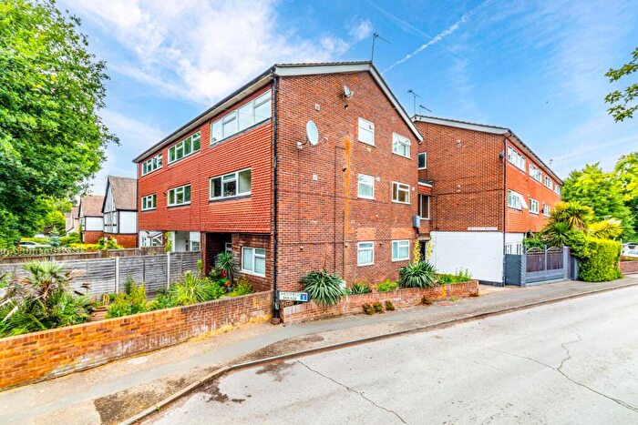 2 Bedroom Maisonette For Sale In Westfield Parade, Byfleet Road, New Haw, Surrey, KT15