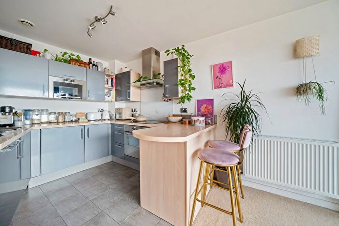 2 Bedroom Flat To Rent In Mapleton Road, Wandsworth, SW18