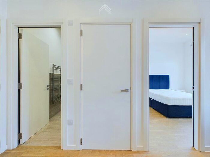 1 Bedroom Flat To Rent In Riverbank Way, Brentford, TW8