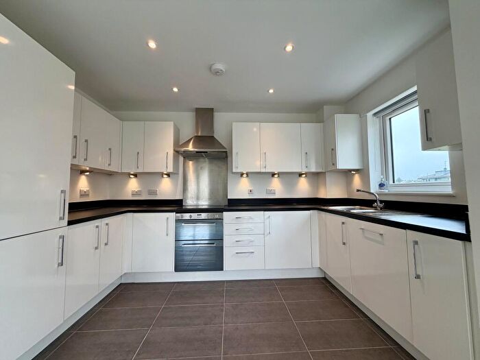 2 Bedroom Flat To Rent In Kingfisher Close, Warwick, CV34