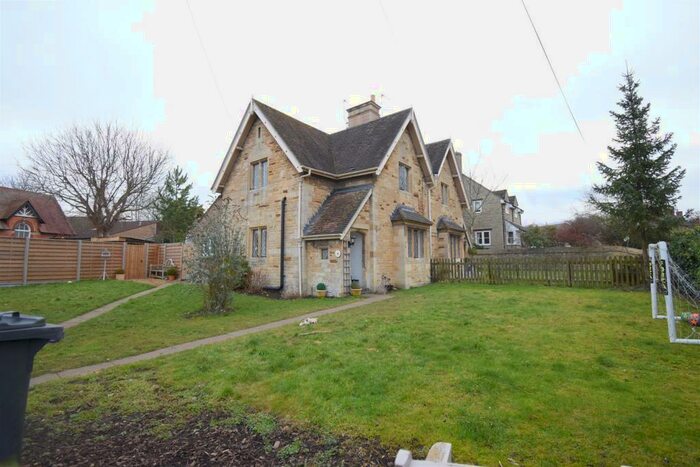 3 Bedroom Cottage To Rent In Grafton Road, Kettering, NN14