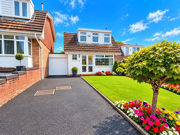 3 Bedroom Detached House For Sale In Strawberry Close, Tividale, Oldbury, B69