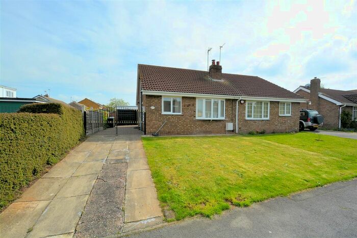 2 Bedroom Semi-Detached Bungalow For Sale In Dane Avenue, Thorpe Willoughby, Selby, YO8