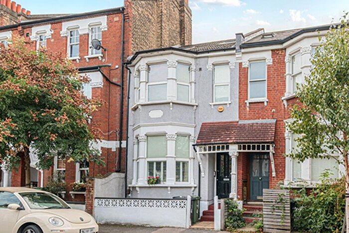2 Bedroom Flat For Sale In Ulverstone Road, Lambeth, London, SE27