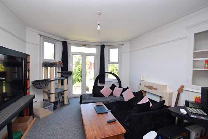 1 Bedroom Flat For Sale In Lewes Road, Eastbourne, BN21