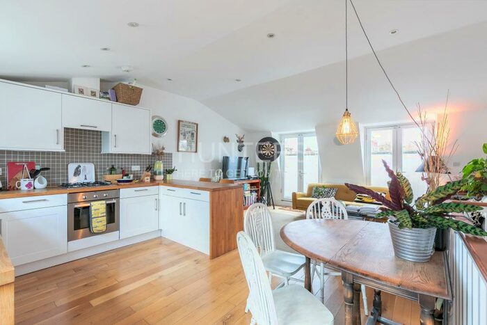 2 Bedroom Maisonette To Rent In Narford Road, London, E5