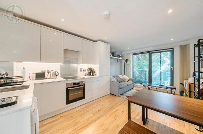 1 Bedroom Flat For Sale In Chapter Way, South Wimbledon, SW19