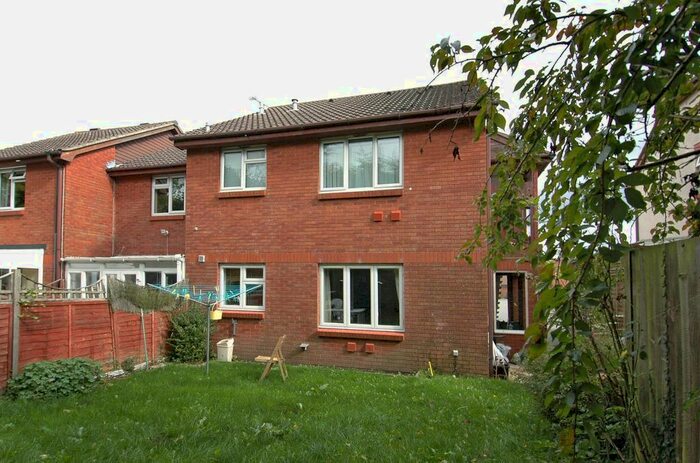 Studio To Rent In Dukes Close, Petersfield, GU32