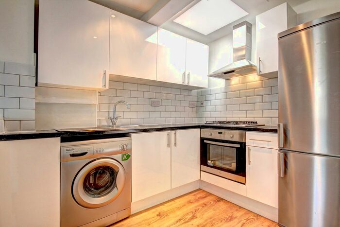 2 Bedroom Flat To Rent In Old Kent Road, Bermondsey, SE1