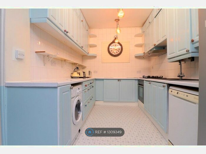 1 Bedroom Flat To Rent In Upper Richmond Road, London SW15