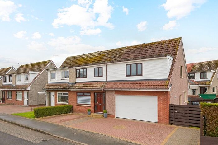 4 Bedroom Semi-Detached House For Sale In Greycraigs, Cairneyhill, KY12