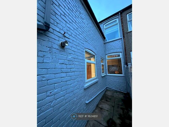 3 Bedroom Terraced House To Rent In Welholme Road, Grimsby, DN32