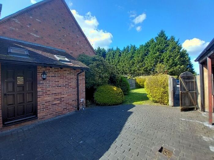 3 Bedroom Mews To Rent In The Mews, Barons Court, New House Lane, Upton Warren, B61