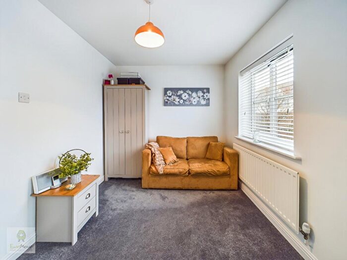 2 Bedroom Semi-Detached House For Sale In Sallow Close, St. Marys Island, Chatham, Kent, ME4