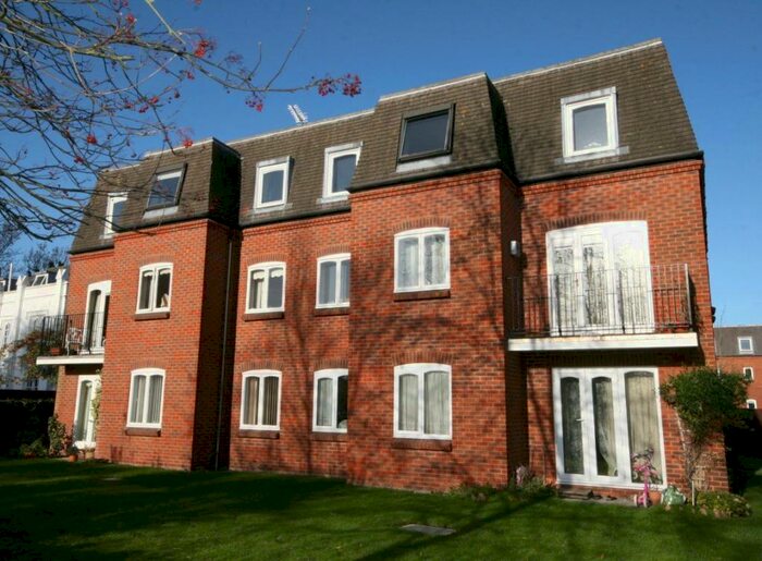 2 Bedroom Apartment To Rent In Victoria Gardens, Newbury, RG14