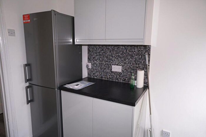 4 Bedroom House To Rent In Colenso Road Ilford, IG2