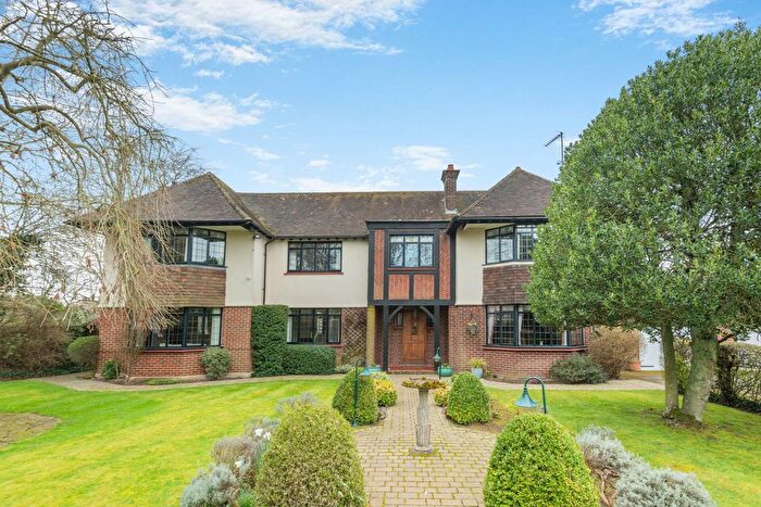 6 Bedroom Detached House For Sale In New Road, Weston Turville, HP22