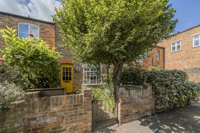 2 Bedroom Property To Rent In Blue Anchor Alley, Kew, Richmond, TW9