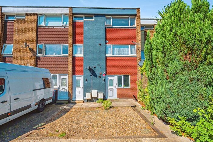 3 Bedroom Maisonette For Sale In Westerdale, Hemel Hempstead, HP2