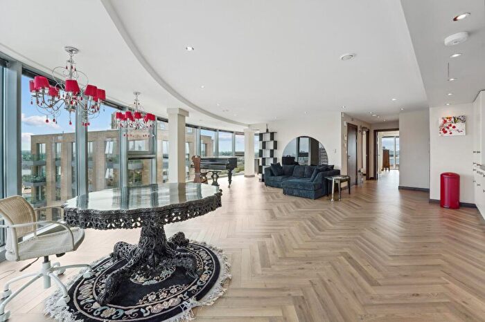 2 Bedroom Flat To Rent In Bridges Court Road, London, SW11