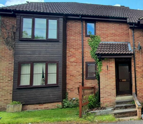 2 Bedroom Maisonette To Rent In Linton Close, Tadley, RG26