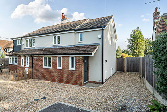 3 Bedroom Semi-Detached House For Sale In Sunnydell Lane, Wrecclesham, Farnham, GU10