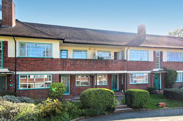 2 Bedroom Flat To Rent In Glenhill Close, (), Finchley, N3