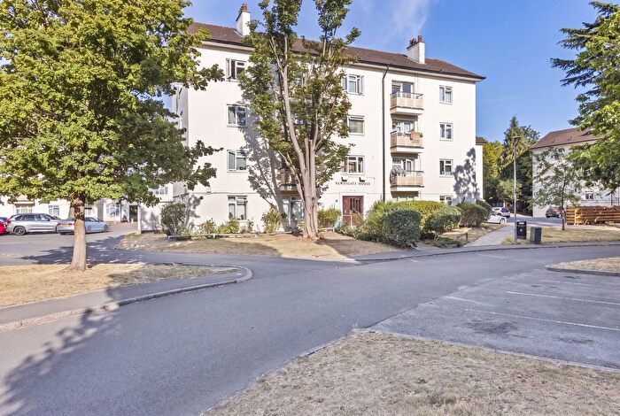 3 Bedroom Flat To Rent In Kingsnympton Park, Kingston-Upon-Thames, KT2