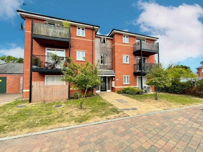 1 Bedroom Flat To Rent In Sable Close, Locks Heath, SO31